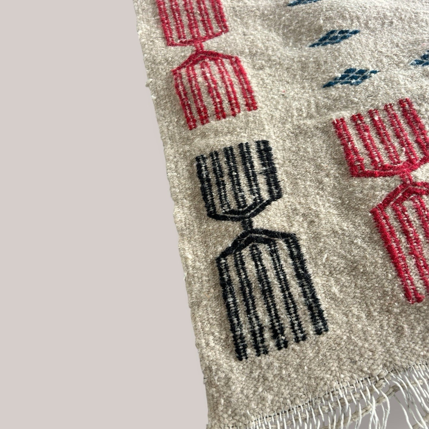 Vintage Moroccan Wool Kilim Rug – Mid-Century Tribal Design (210x112cm)