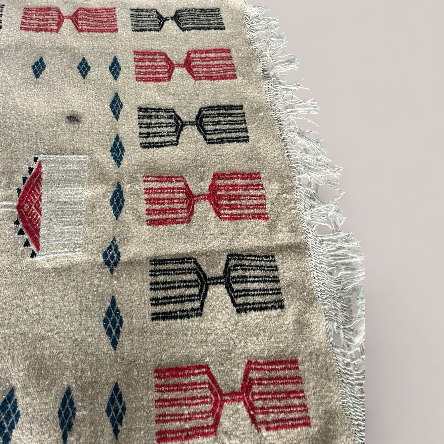 Vintage Moroccan Wool Kilim Rug – Mid-Century Tribal Design (210x112cm)