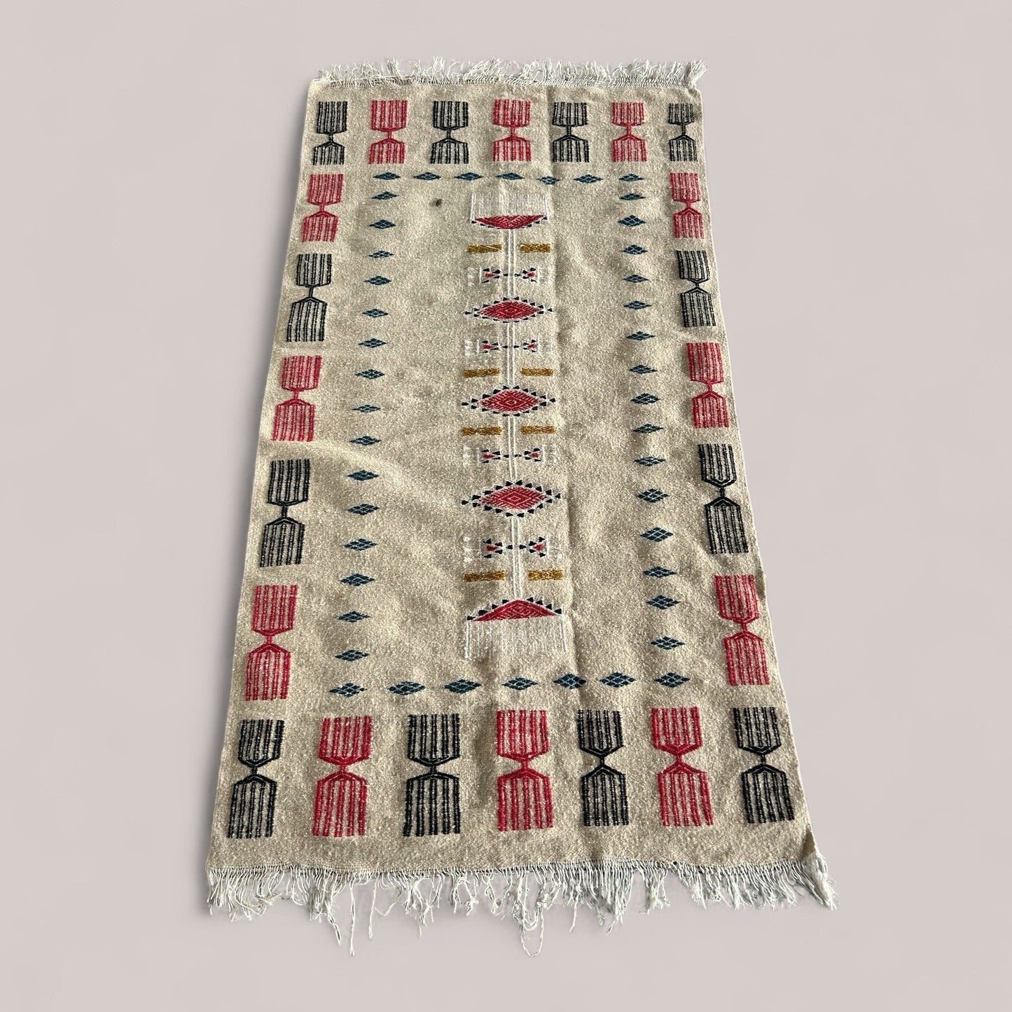 Vintage Moroccan Wool Kilim Rug – Mid-Century Tribal Design (210x112cm)