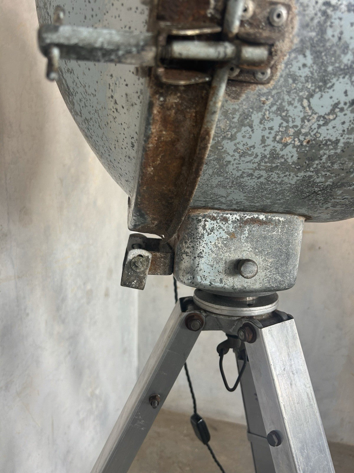 Industrial Spotlight Tripod Floor Lamp