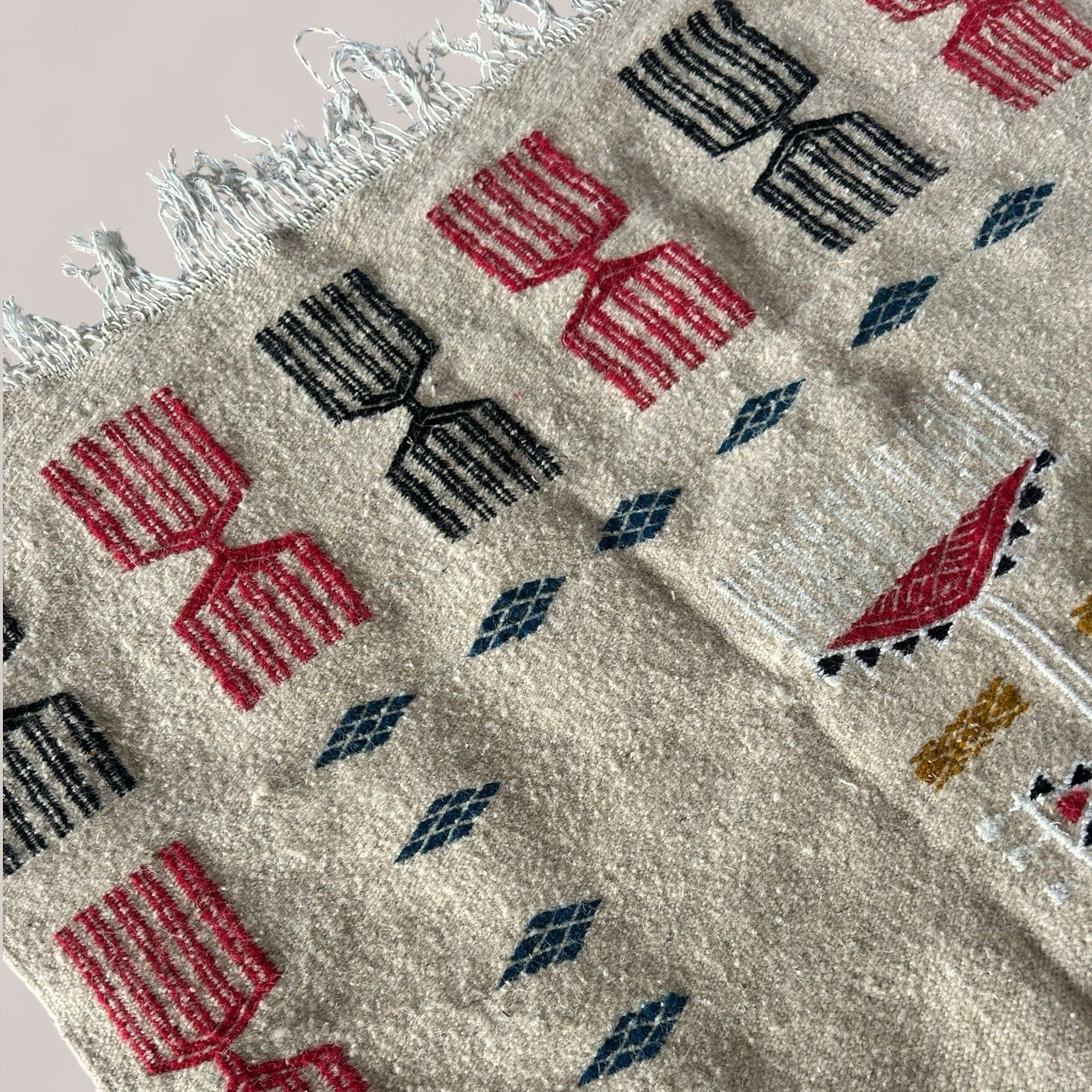Vintage Moroccan Wool Kilim Rug – Mid-Century Tribal Design (210x112cm)