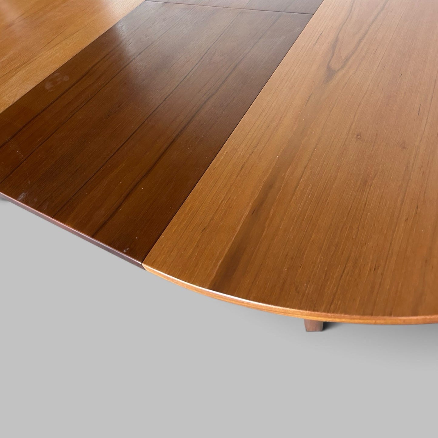 Mid Century White & Newton Round Extending Dining Table
