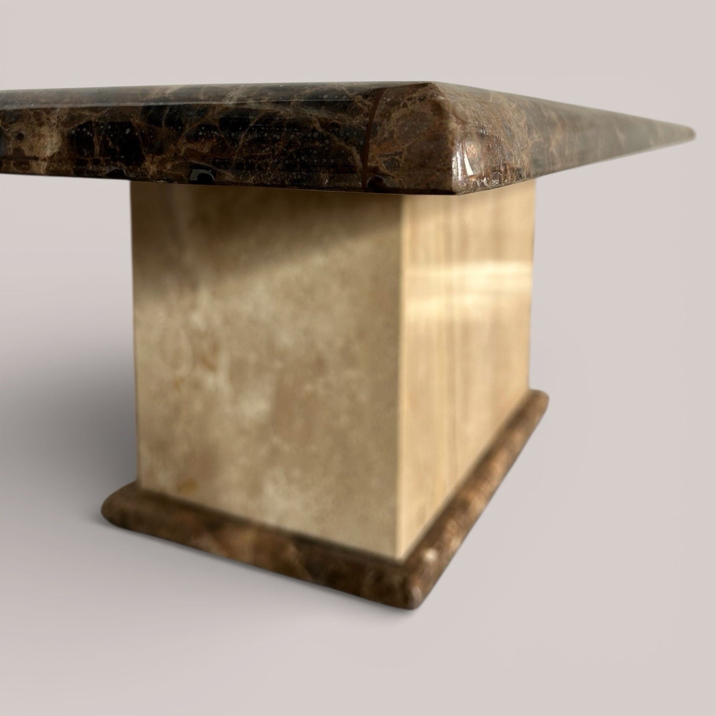 Italian solid marble coffee table with pedestal base, late 20th century