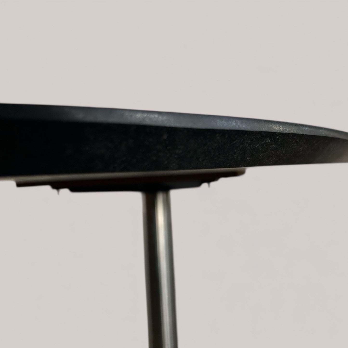 Pedrali Granite-Topped Tulip Dining Table - Eero Saarinen
