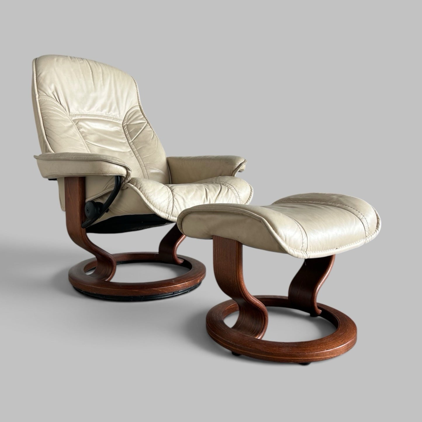 Ekornes Stressless Cream Leather Swivel Recliner Chair & Footstool
