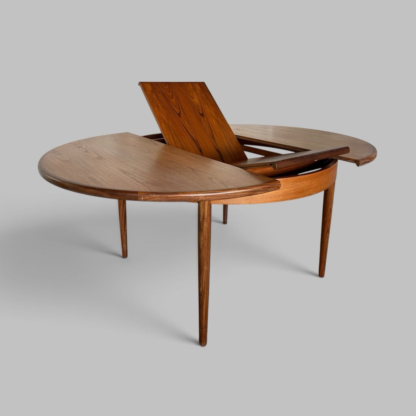 Mid Century G Plan Fresco Dining Table – Round Extending Top!