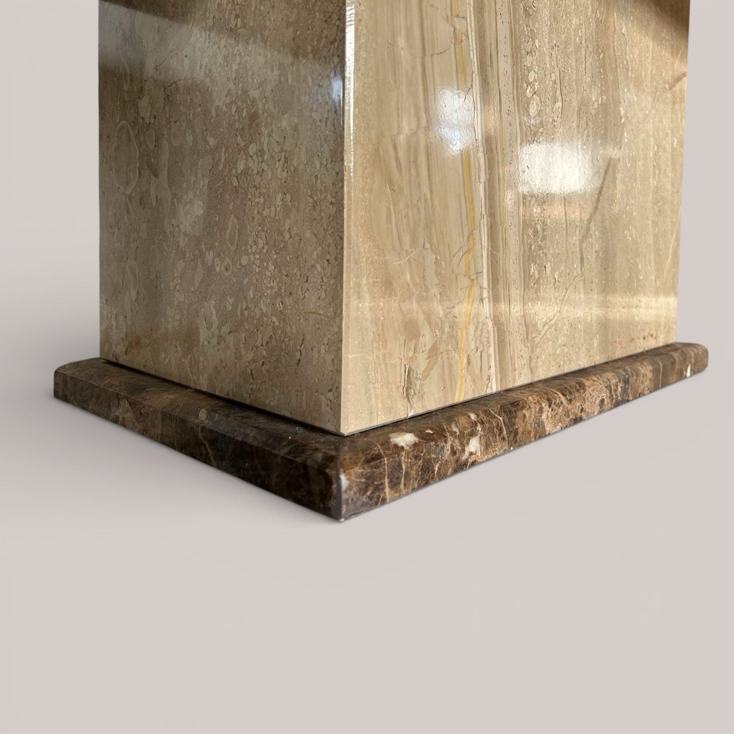 Italian solid marble coffee table with pedestal base, late 20th century