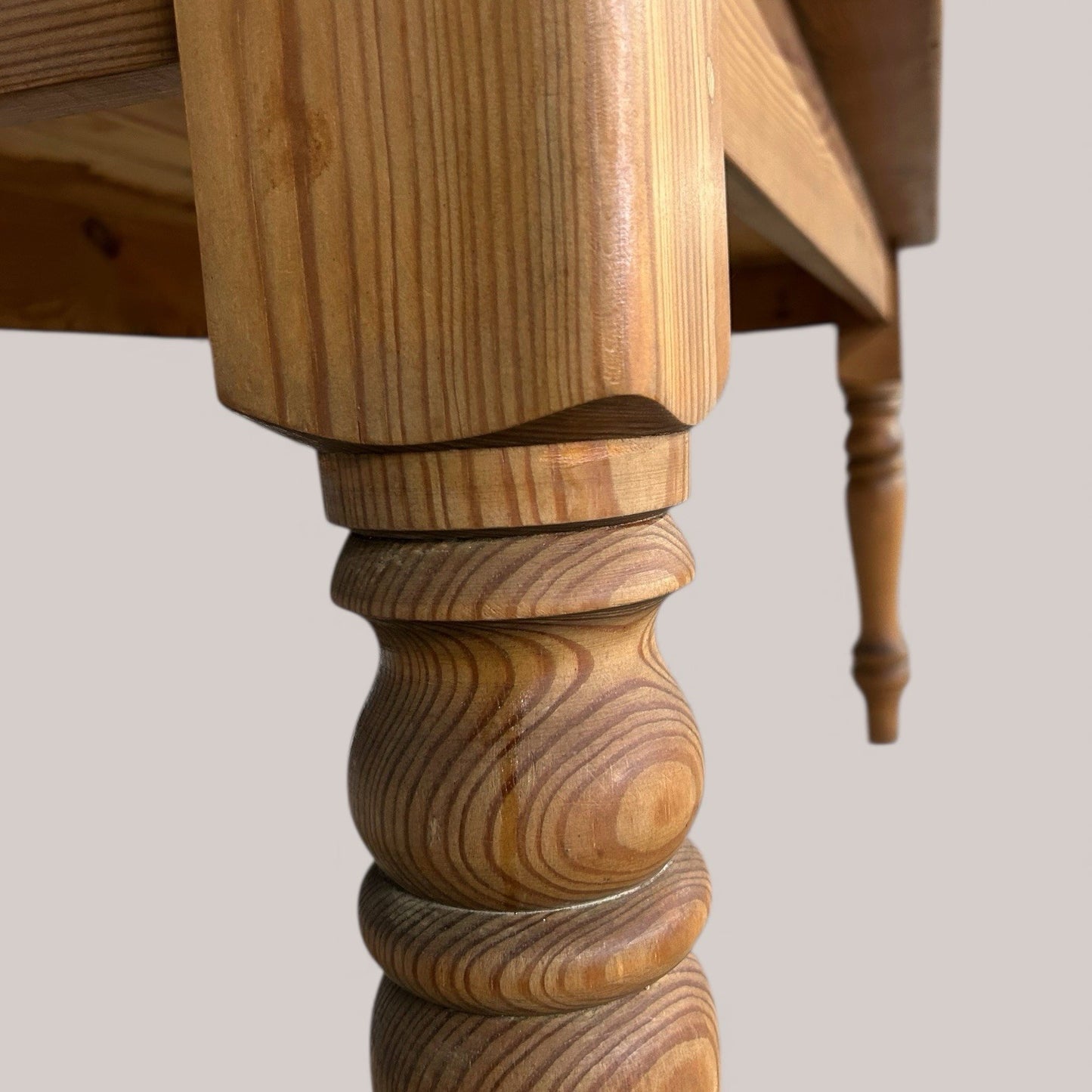 Victorian Style Scrub Top Pine Kitchen Table