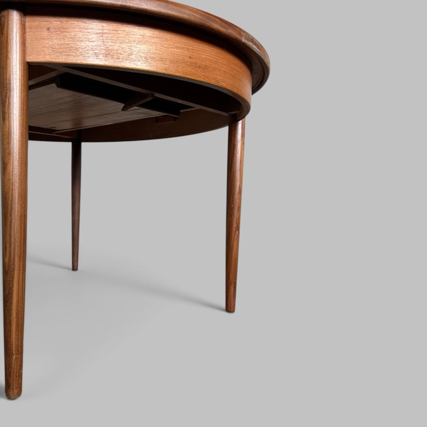 Mid Century G Plan Fresco Dining Table – Round Extending Top!