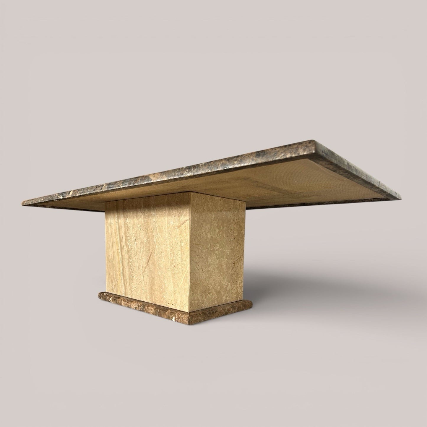 Italian solid marble coffee table with pedestal base, late 20th century