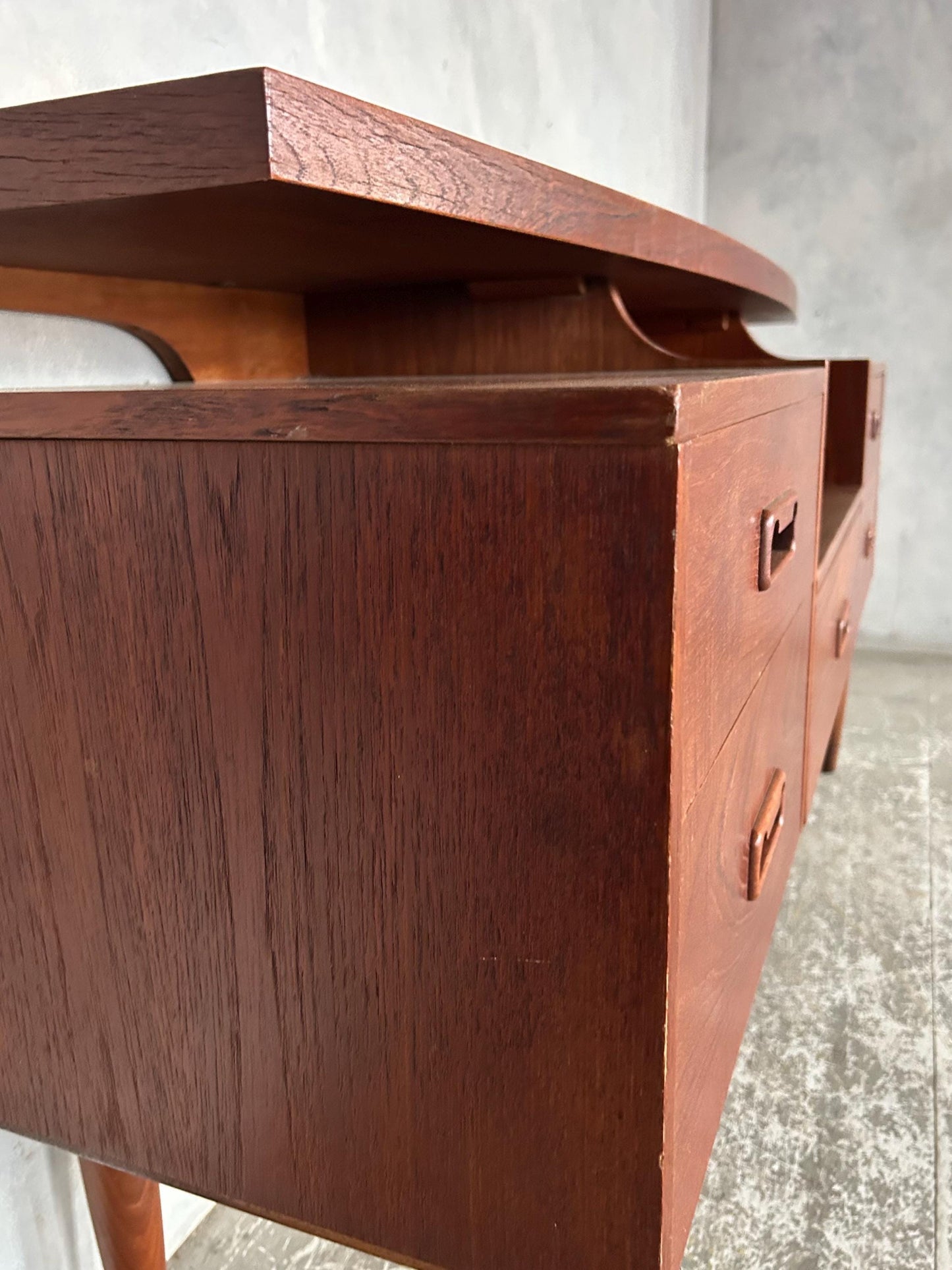 mid century sideboard / dresser / media unit