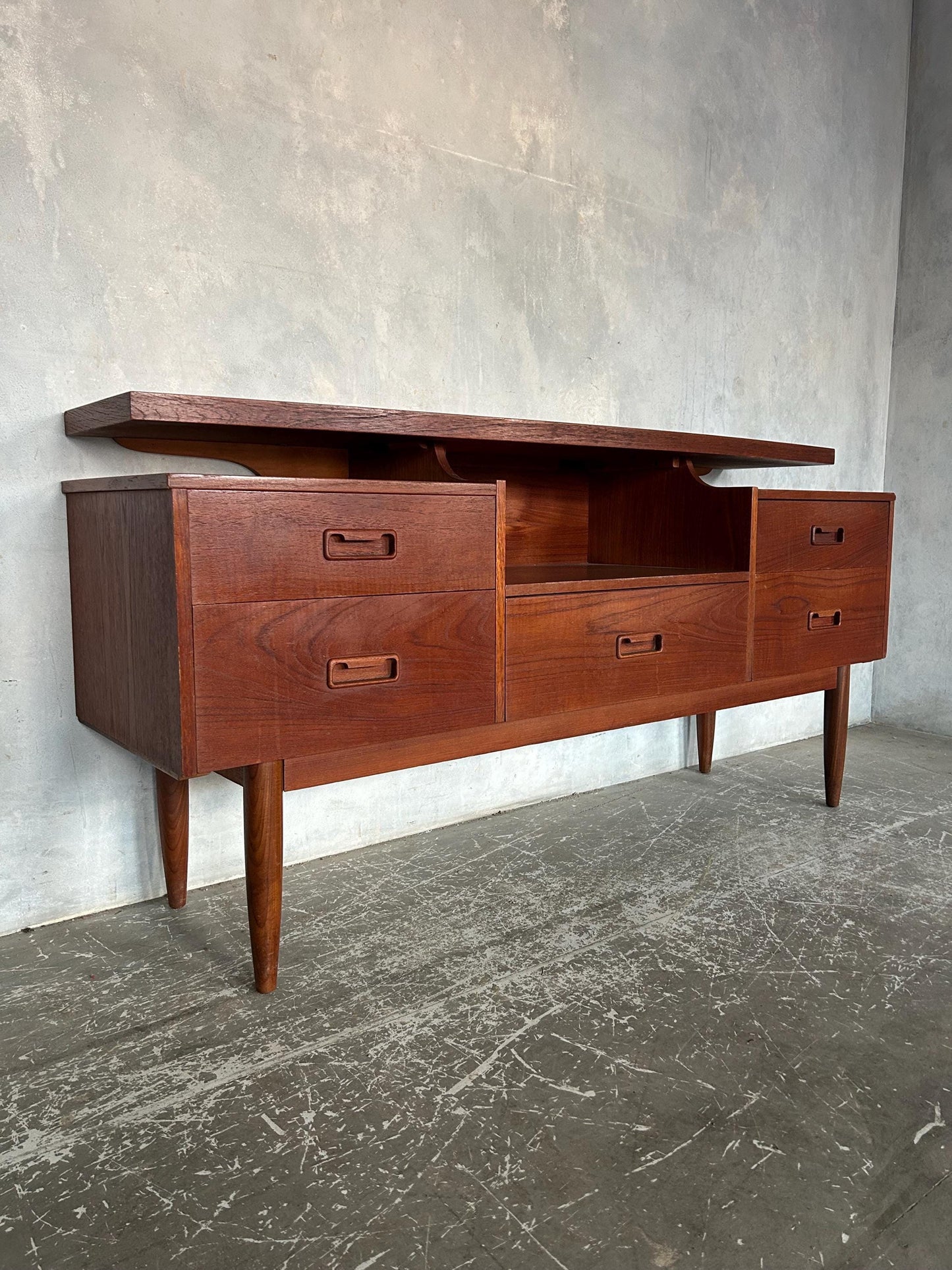 mid century sideboard / dresser / media unit