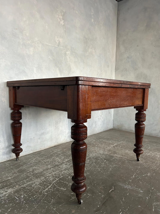 Victorian drawleaf table with leather inlay