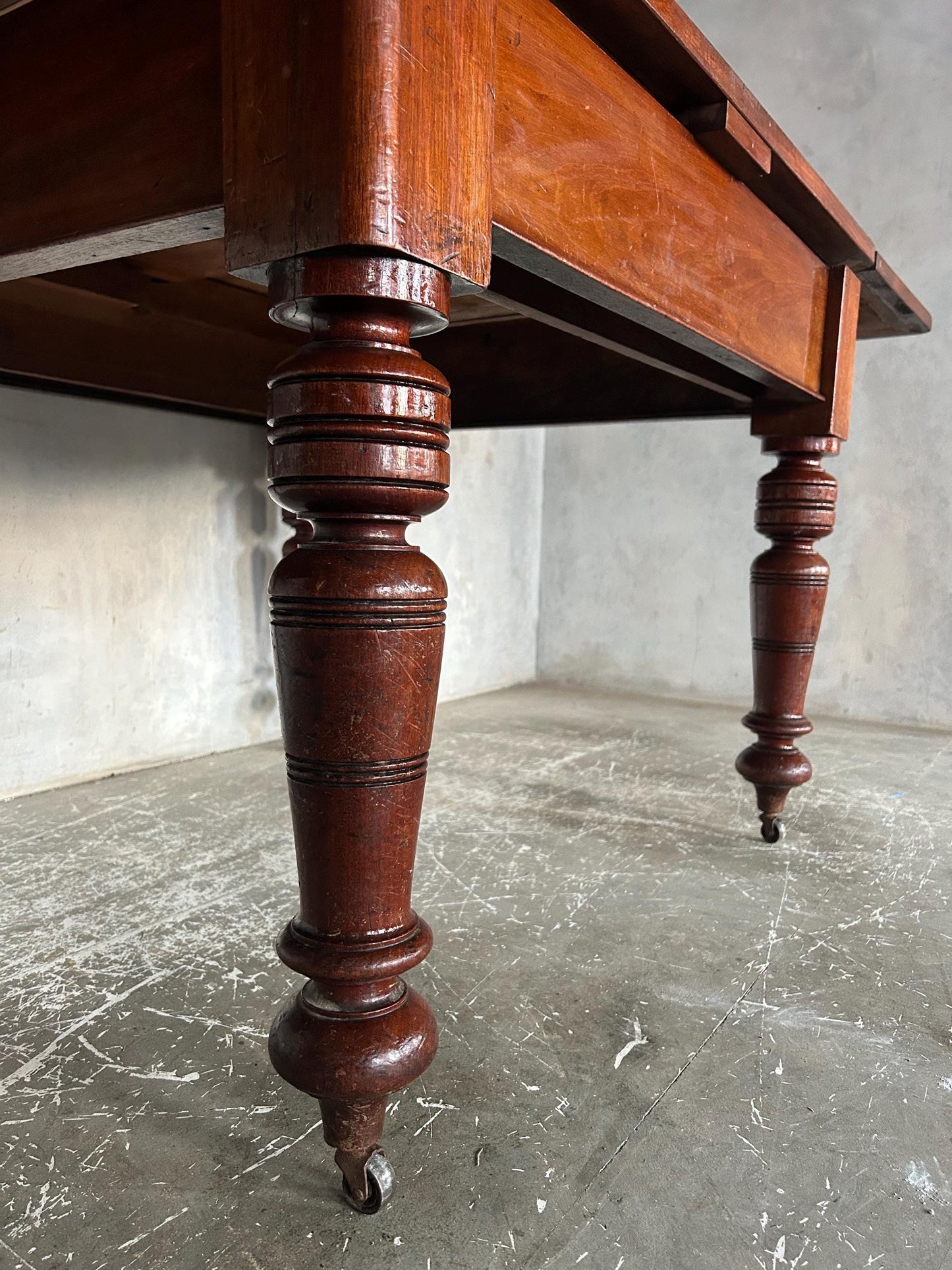 Victorian drawleaf table with leather inlay