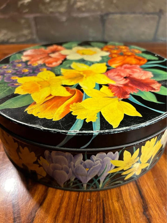 vintage floral biscuit/cake tin with floral print design