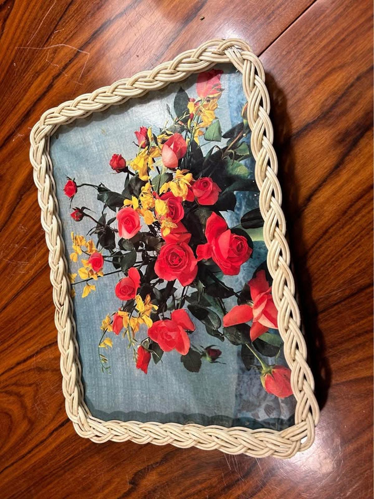 Kitsch small serving tray with wicker construction