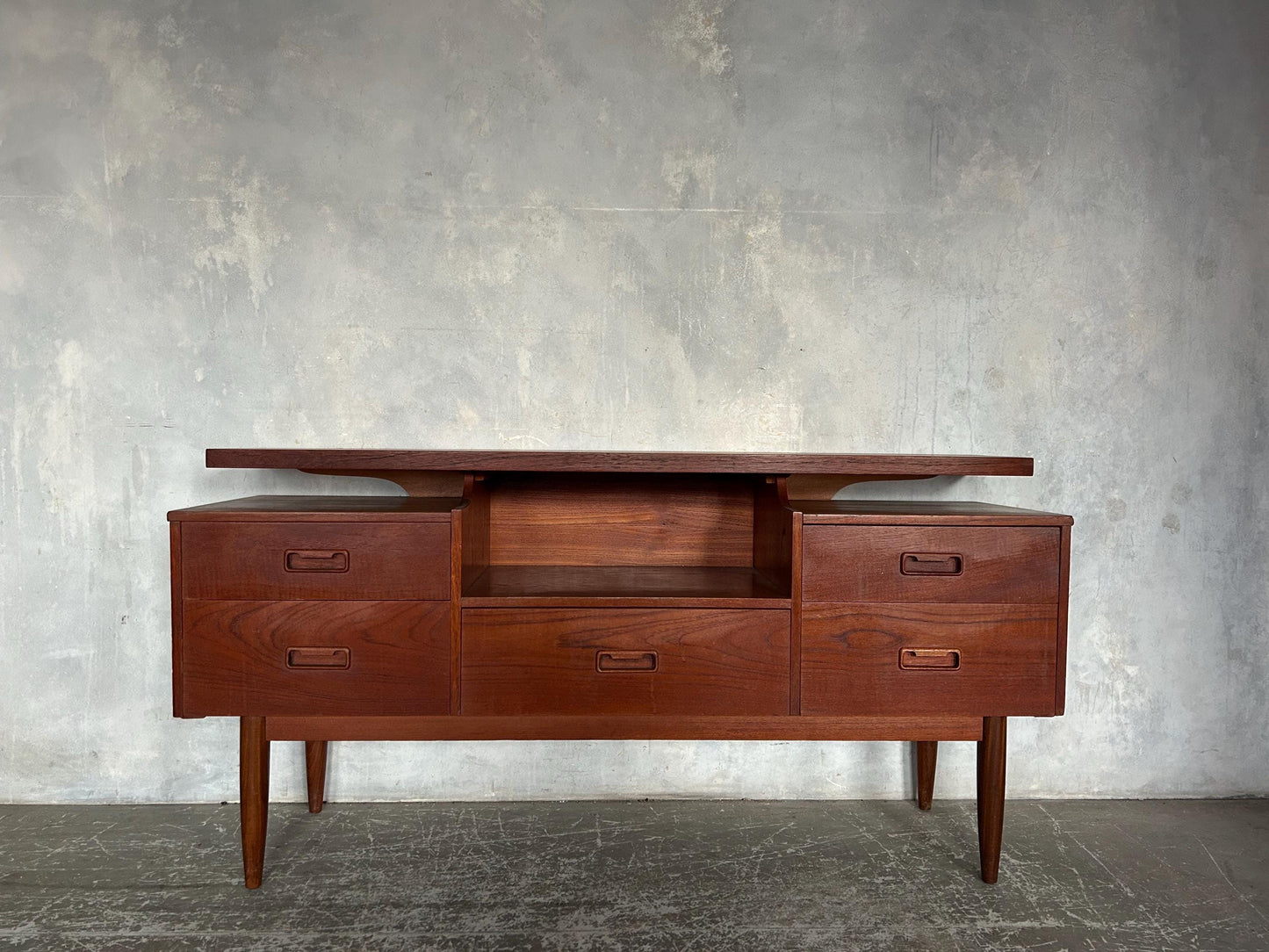 mid century sideboard / dresser / media unit