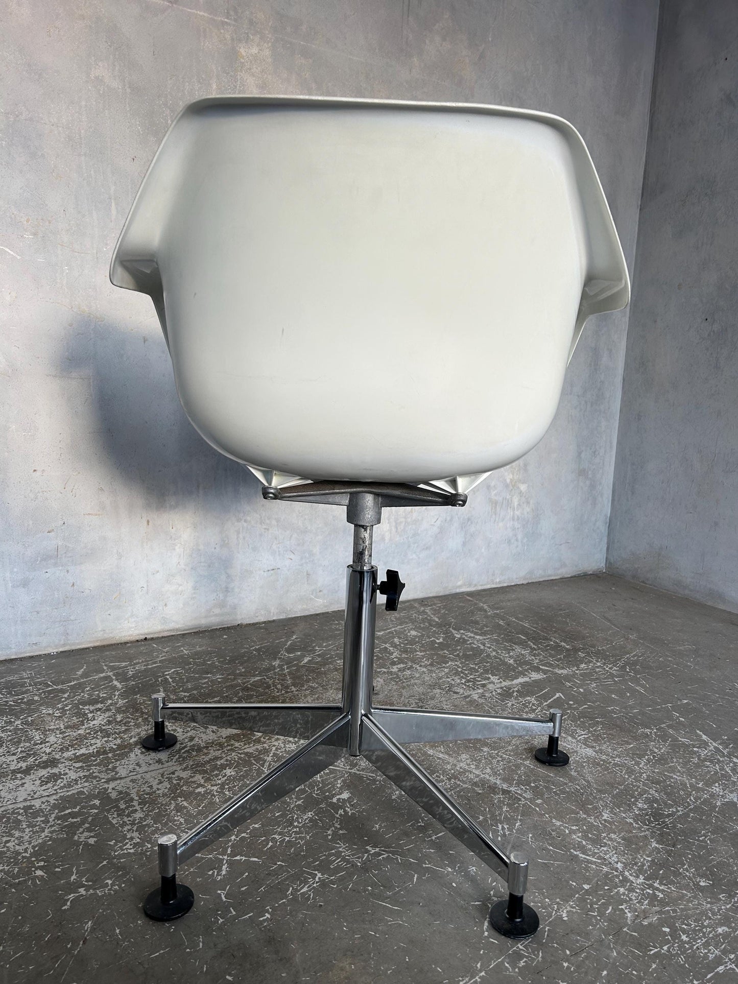 Swivel chair by Robin Day for Hille